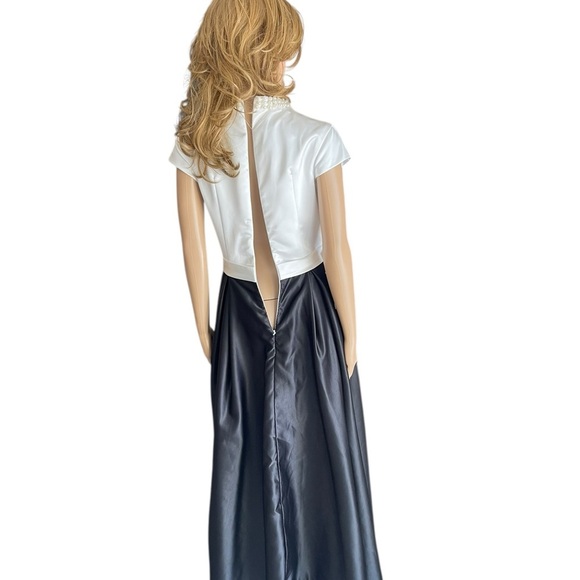 LANTING BRIDE Mid Length Two Tone Dress With Full Skirt. Size 4-6 - Picture 4 of 12